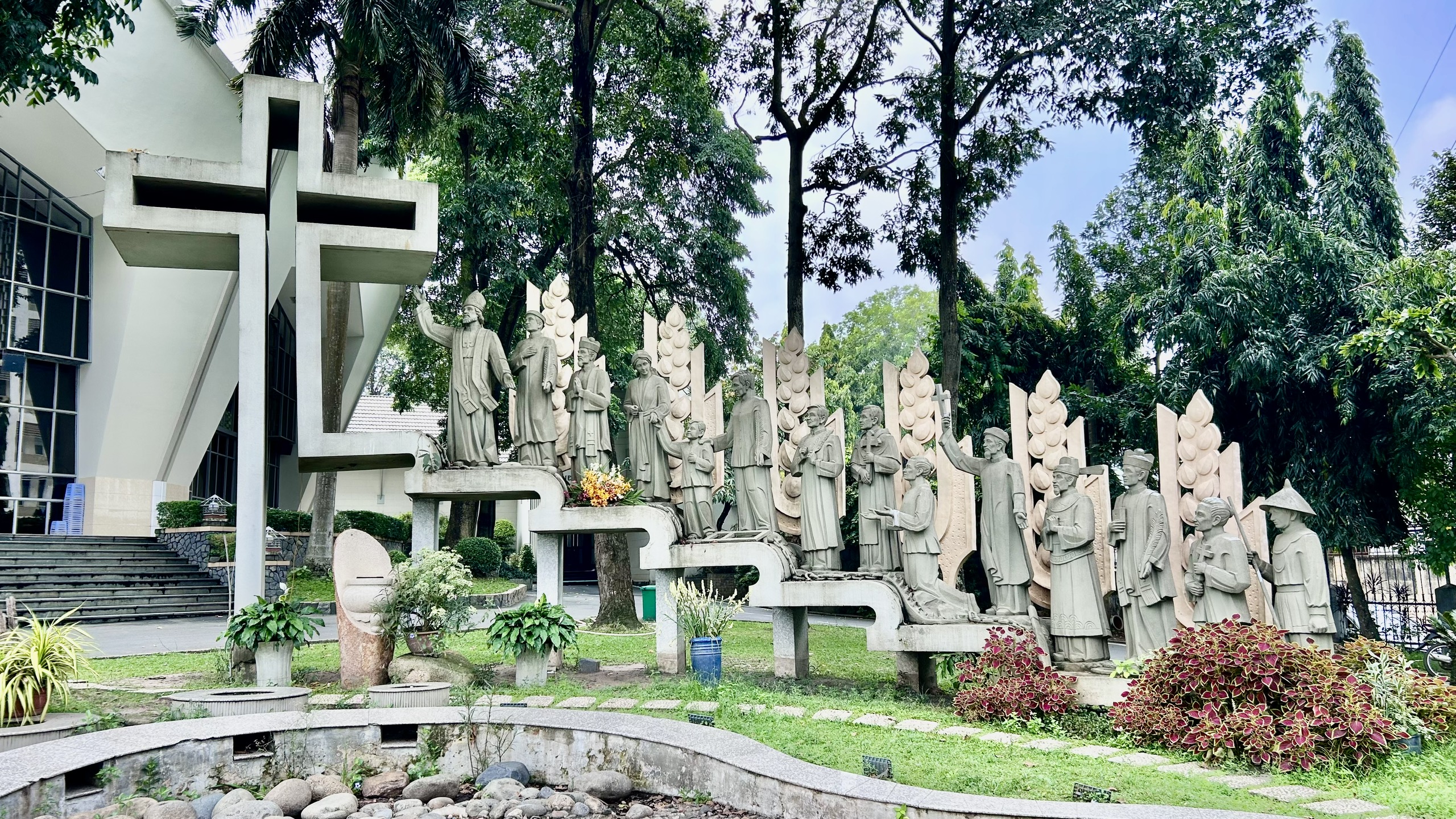 Những pho tượng đẹp ở xứ Thánh Tâm